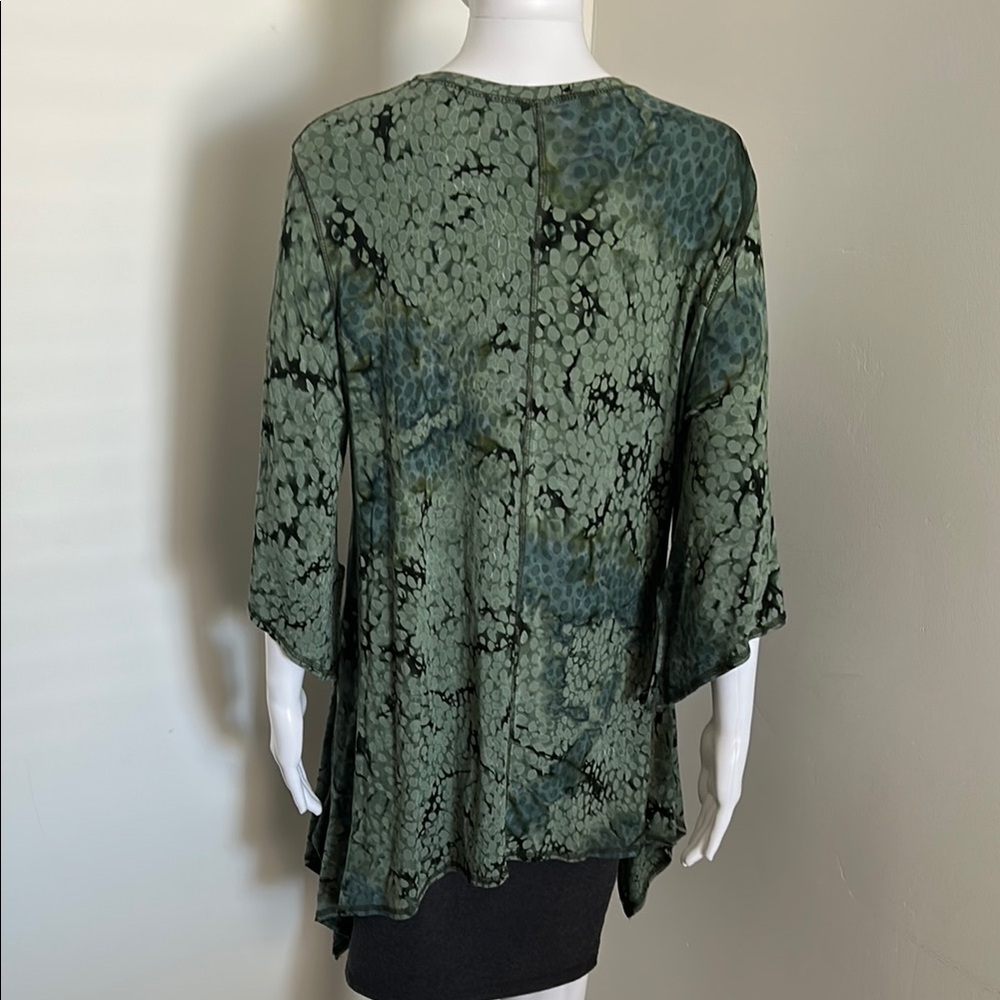 Dunia, Woman’s Size XL Asymmetrical Green Tunic Top - Picture 7 of 10